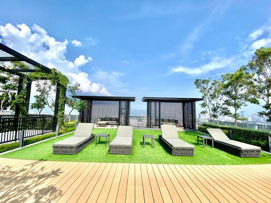 Beacon Executive #executive #skypool #georgetown #6pax #2br 2bath #1queen 4single #quality Well Maintained #private Host George Town