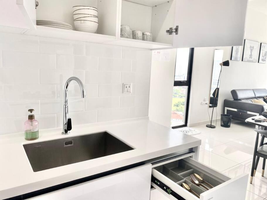 Beacon Executive #executive #skypool #georgetown #6pax #2br 2bath #1queen 4single #quality Well Maintained #private Host * George Town
