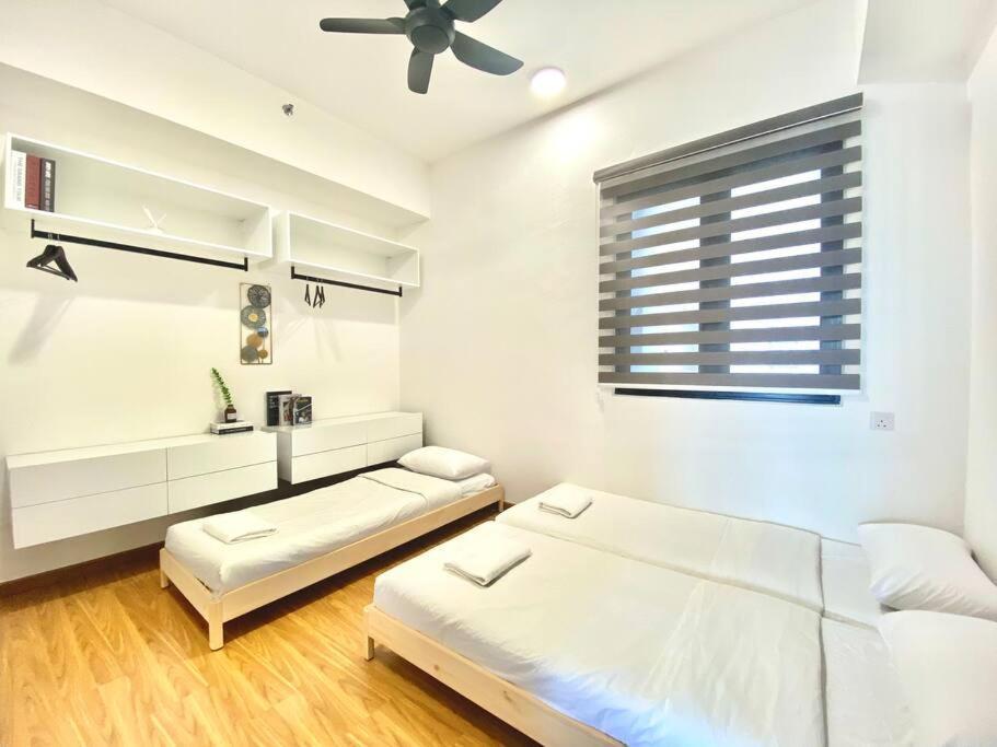 Apartment Beacon Executive #executive #skypool #georgetown #6pax #2br 2bath #1queen 4single #quality Well Maintained #private Host George Town