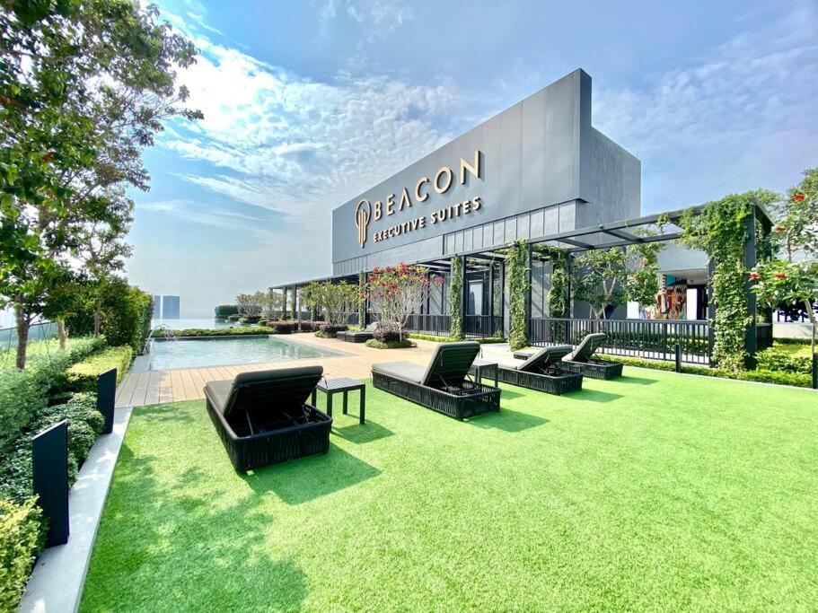 Beacon Executive #executive #skypool #georgetown #6pax #2br 2bath #1queen 4single #quality Well Maintained #private Host Apartment George Town