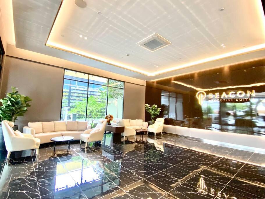 Apartment Beacon Executive #executive #skypool #georgetown #6pax #2br 2bath #1queen 4single #quality Well Maintained #private Host
