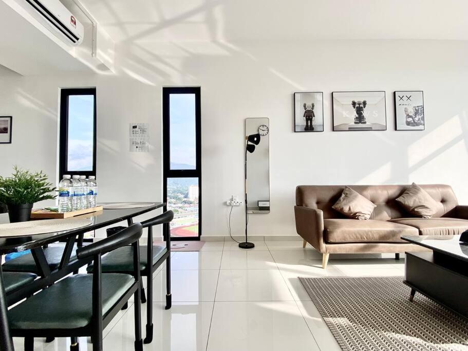 Beacon Executive #executive #skypool #georgetown #6pax #2br 2bath #1queen 4single #quality Well Maintained #private Host Apartment