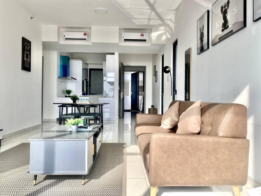 Apartment Beacon Executive #executive #skypool #georgetown #6pax #2br 2bath #1queen 4single #quality Well Maintained #private Host George Town