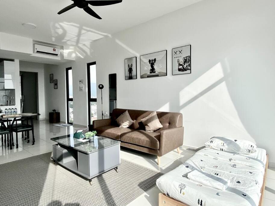 Beacon Executive #executive #skypool #georgetown #6pax #2br 2bath #1queen 4single #quality Well Maintained #private Host * George Town