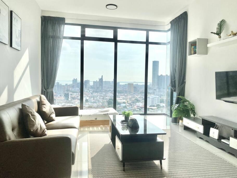 Beacon Executive #executive #skypool #georgetown #6pax #2br 2bath #1queen 4single #quality Well Maintained #private Host Apartment *