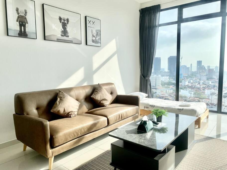 Beacon Executive #executive #skypool #georgetown #6pax #2br 2bath #1queen 4single #quality Well Maintained #private Host * George Town