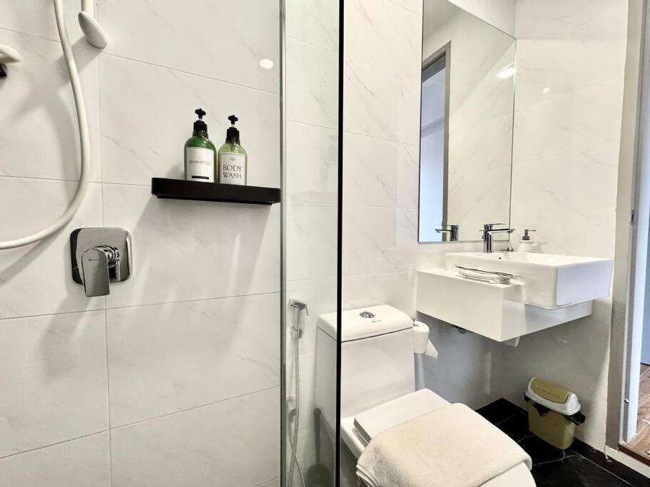 Apartment Beacon Executive #executive #skypool #georgetown #6pax #2br 2bath #1queen 4single #quality Well Maintained #private Host